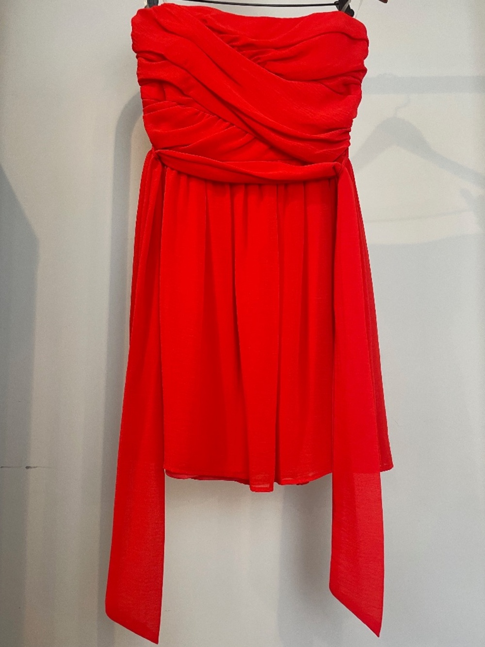Chiffon tie strapless dress